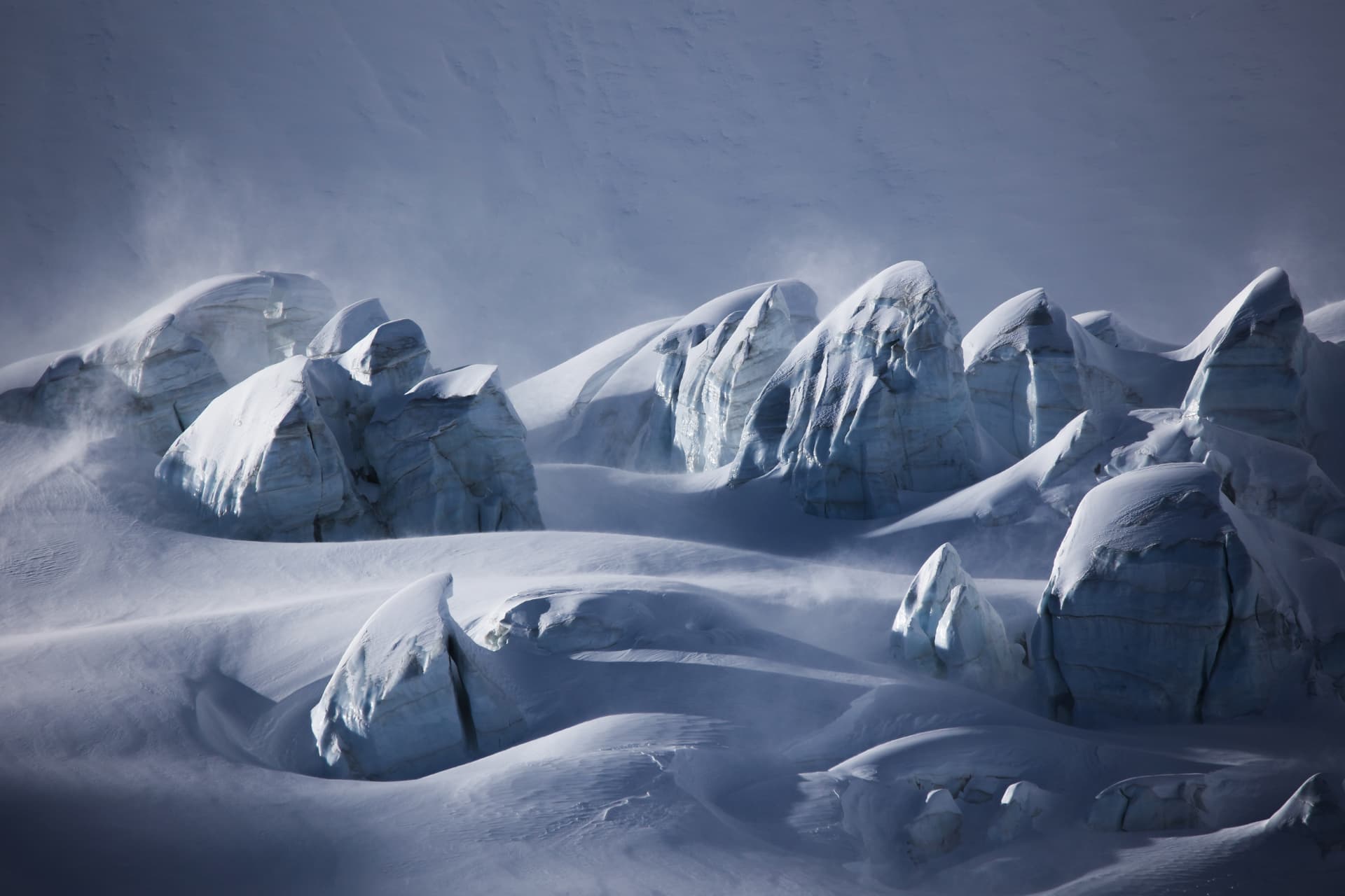 Séracs und gebrochene Eisblöcke auf dem Feegletscher