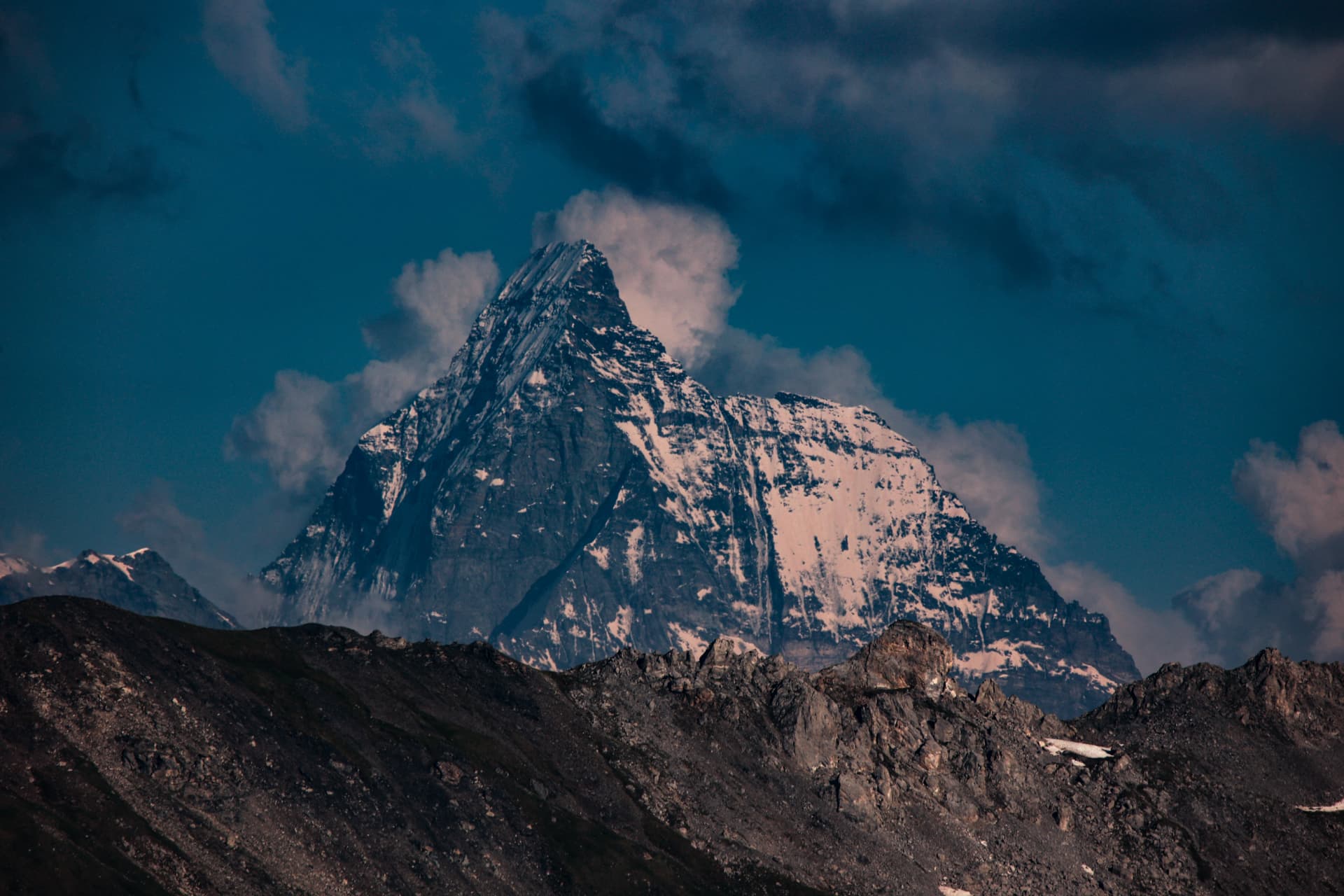 Matterhorn in Wolken vom Grat über Thyon