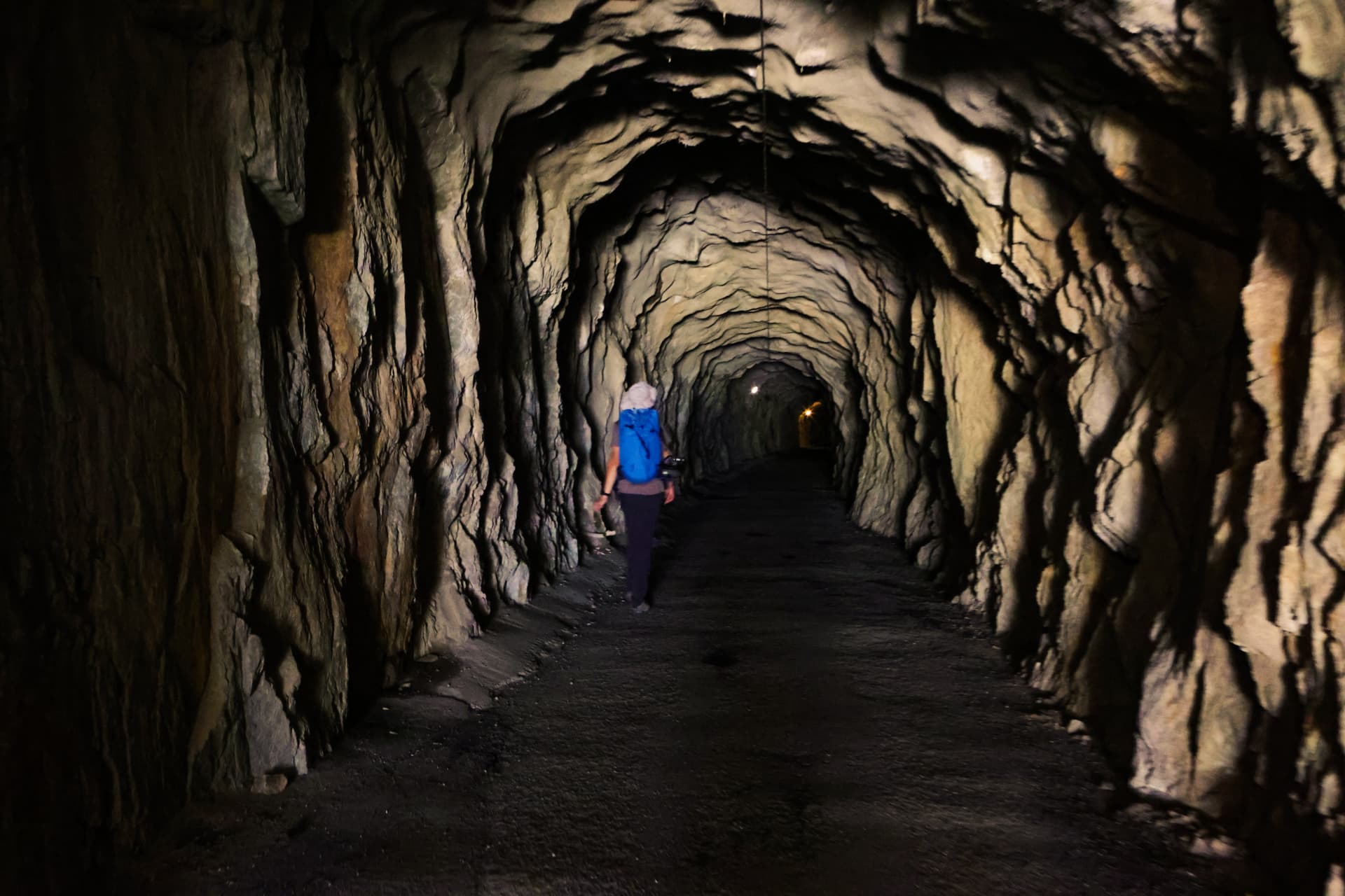 Felstunnel auf der Route oberhalb der Emosson-Staumauer